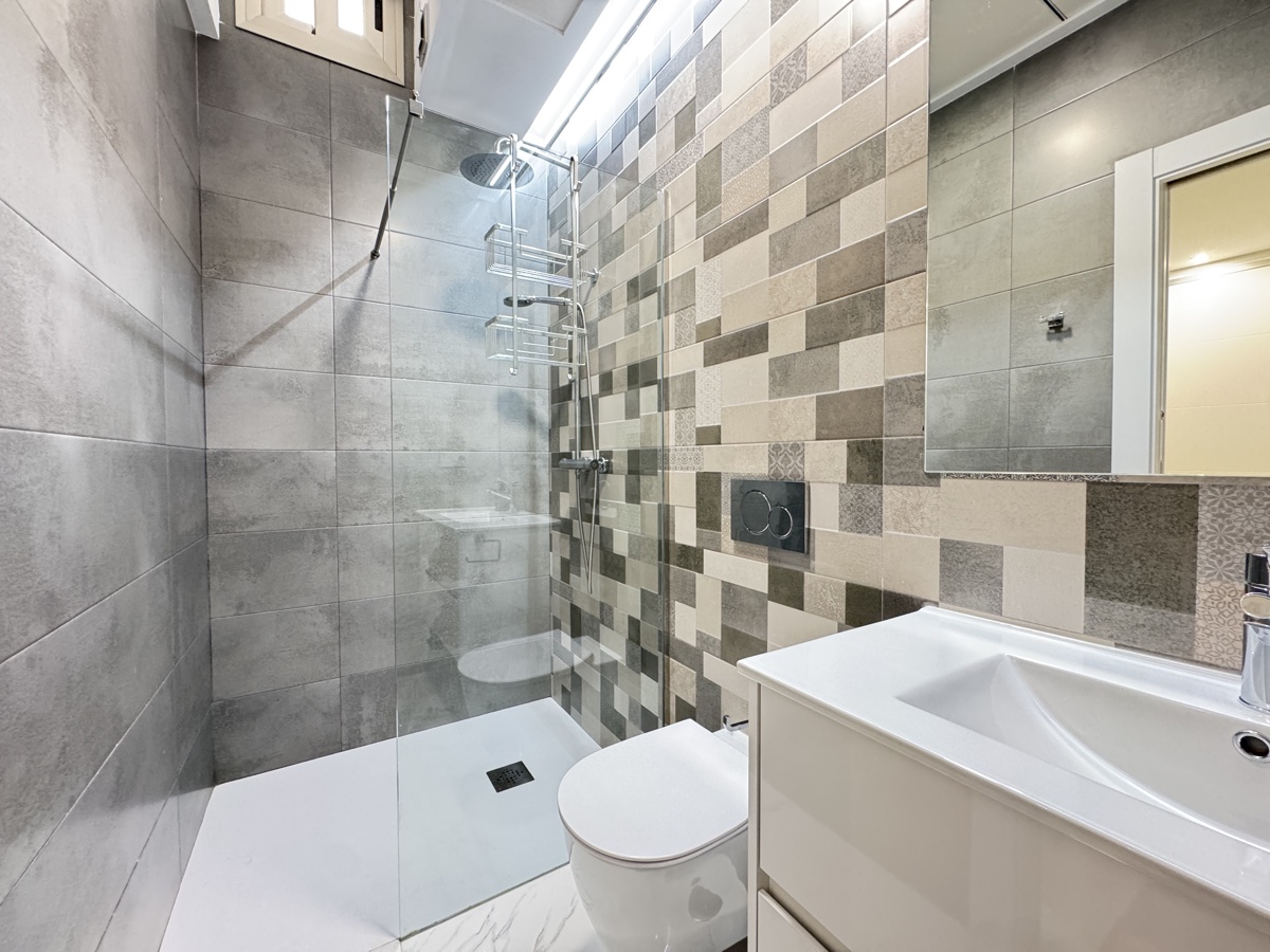 For sale - 4 Bedroom 4 Bathroom Villa in Villamartin - , Villamartin, Alicante, Spain - Alicante