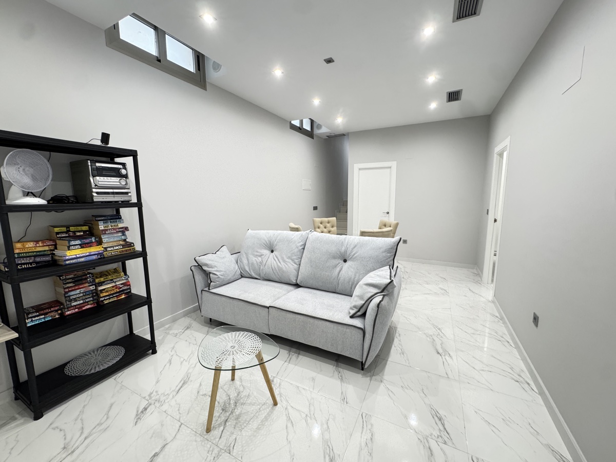 For sale - 4 Bedroom 4 Bathroom Villa in Villamartin - , Villamartin, Alicante, Spain - Alicante