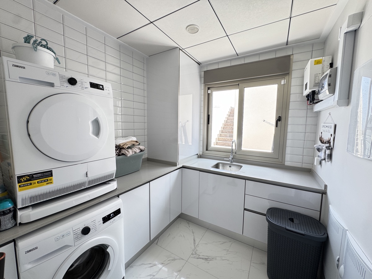 For sale - 4 Bedroom 4 Bathroom Villa in Villamartin - , Villamartin, Alicante, Spain - Alicante