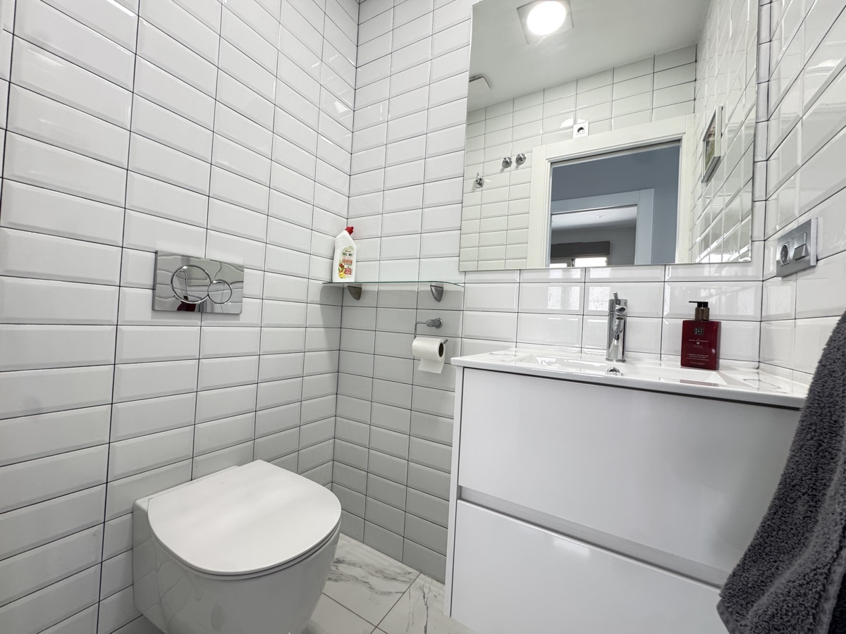 For sale - 4 Bedroom 4 Bathroom Villa in Villamartin - , Villamartin, Alicante, Spain - Alicante