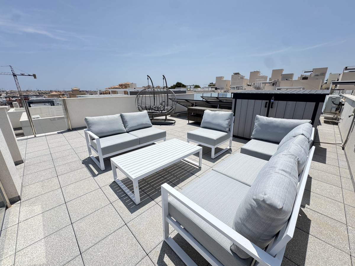 For sale - 4 Bedroom 4 Bathroom Villa in Villamartin - , Villamartin, Alicante, Spain - Alicante