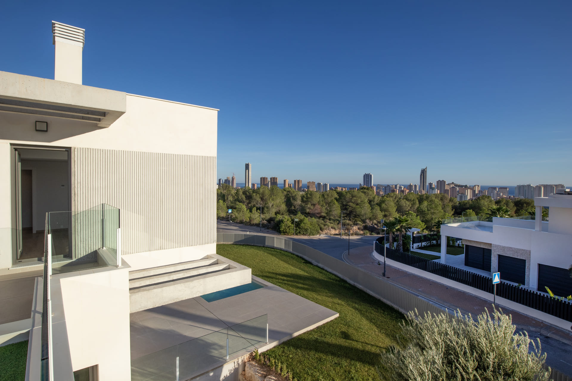 For sale - 6 Bedroom 4 Bathroom detached in Finestrat - Finestrat  - Alicante