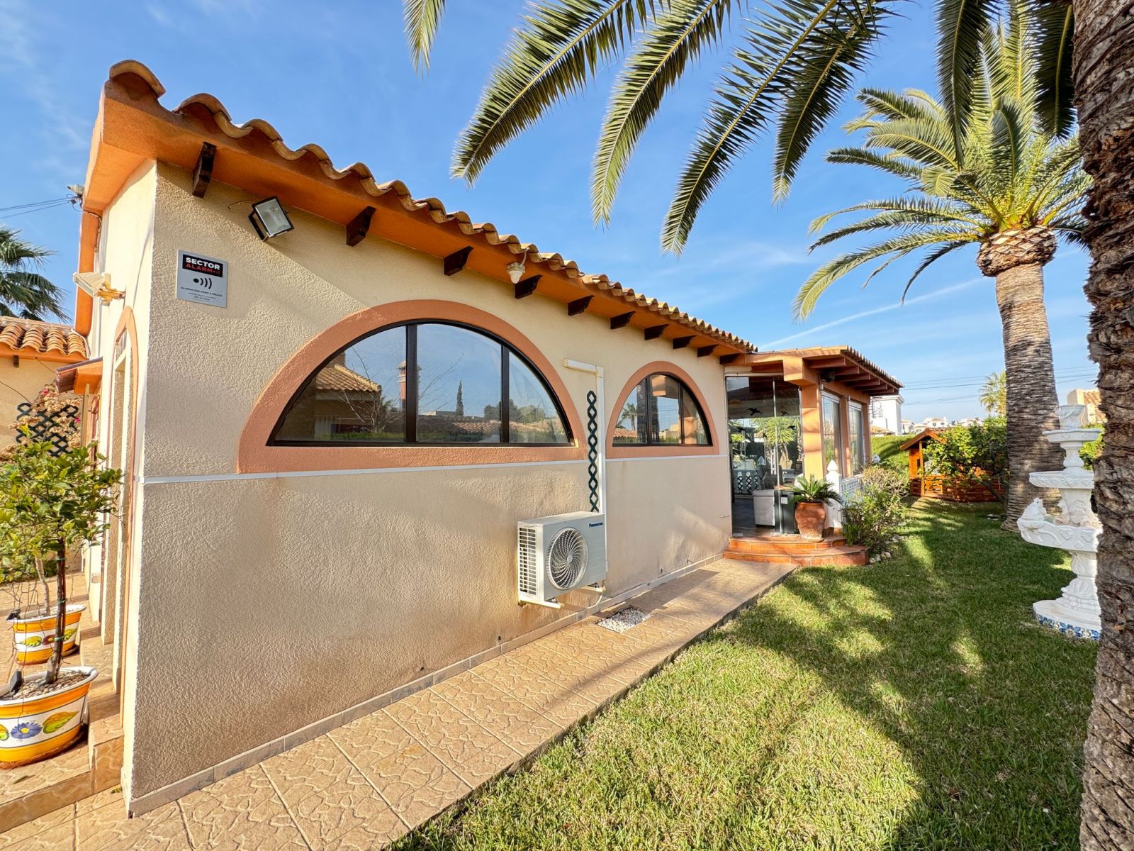 For sale - 3 Bedroom 2 Bathroom Villa in Cabo Roig - , Cabo Roig, Alicante, Spain - Alicante