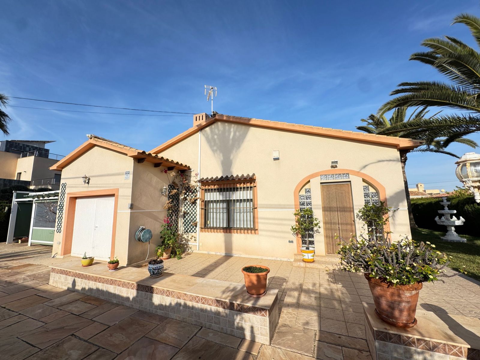 For sale - 3 Bedroom 2 Bathroom Villa in Cabo Roig - , Cabo Roig, Alicante, Spain - Alicante