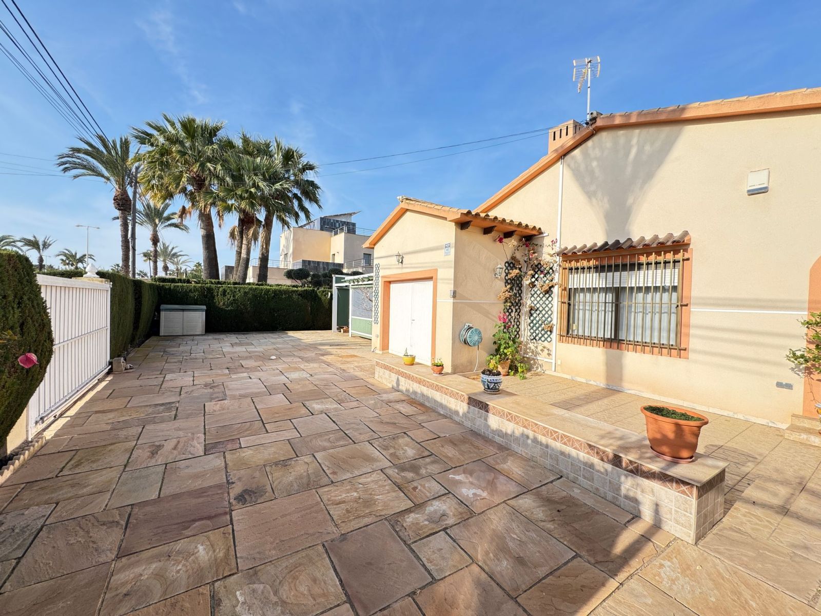 For sale - 3 Bedroom 2 Bathroom Villa in Cabo Roig - , Cabo Roig, Alicante, Spain - Alicante