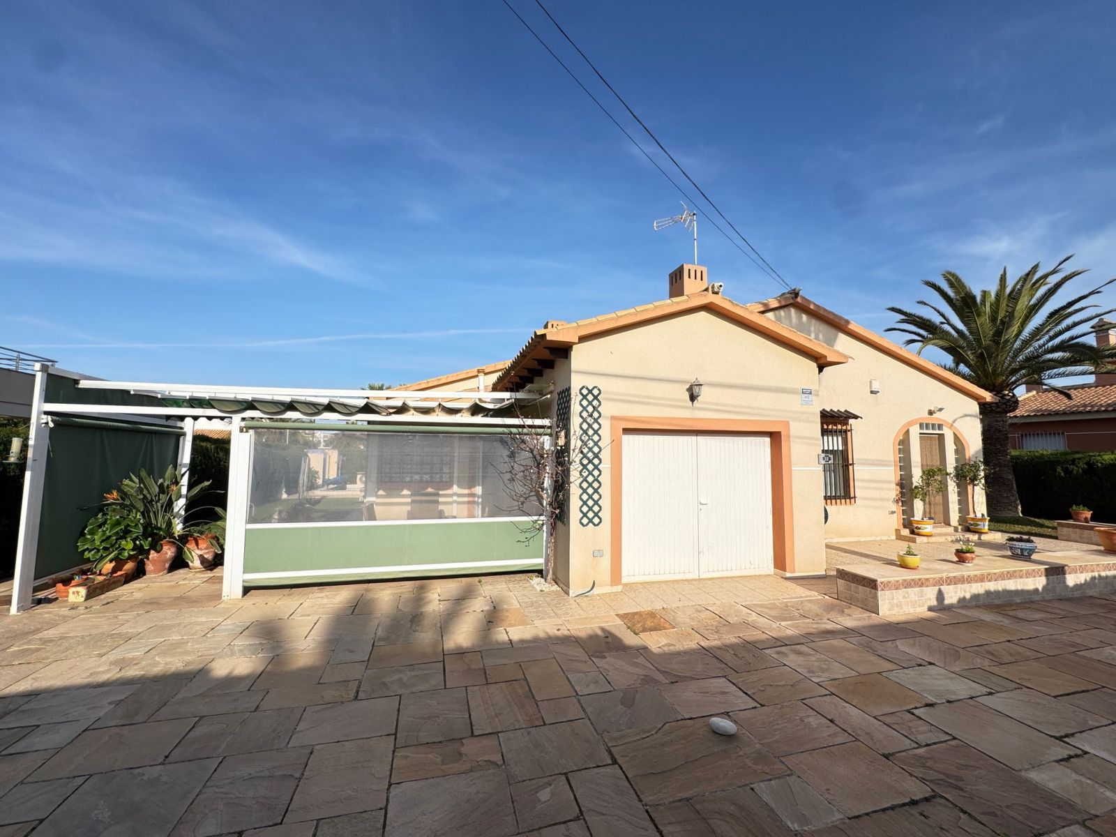 For sale - 3 Bedroom 2 Bathroom Villa in Cabo Roig - , Cabo Roig, Alicante, Spain - Alicante