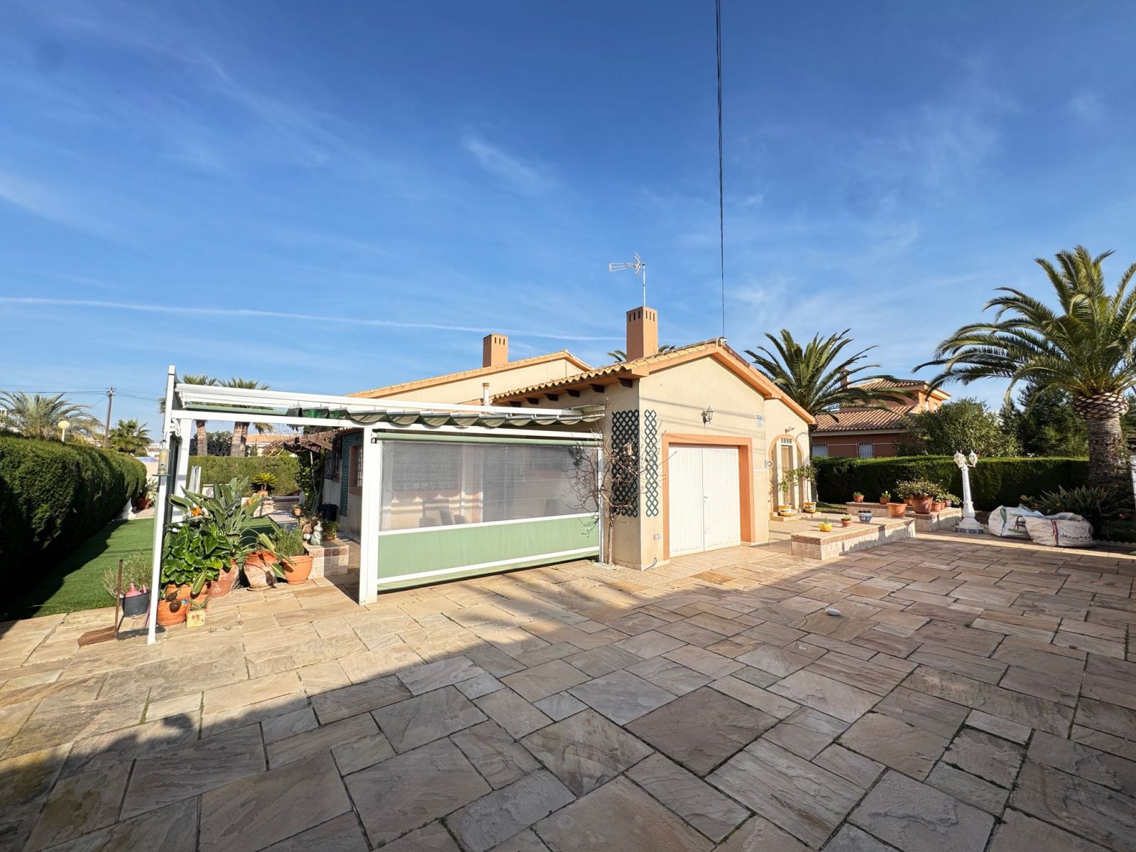 For sale - 3 Bedroom 2 Bathroom Villa in Cabo Roig - , Cabo Roig, Alicante, Spain - Alicante