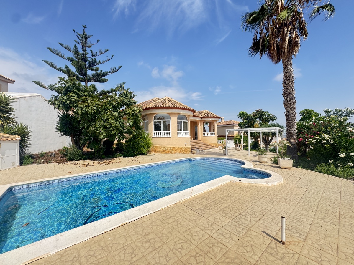 For sale - 3 Bedroom 3 Bathroom Villa in San Miguel De Salinas - , San Miguel De Salinas, Alicante, Spain - Alicante