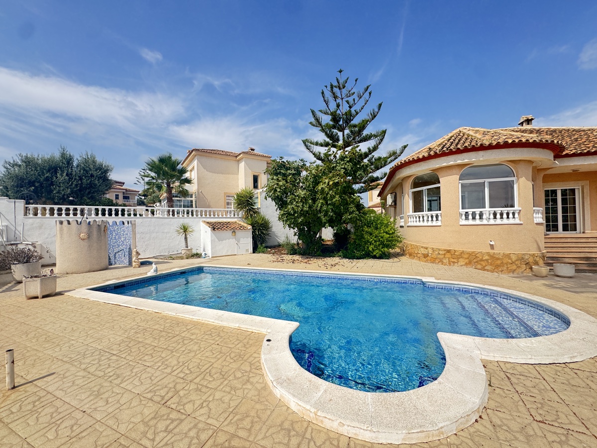 For sale - 3 Bedroom 3 Bathroom Villa in San Miguel De Salinas - , San Miguel De Salinas, Alicante, Spain - Alicante