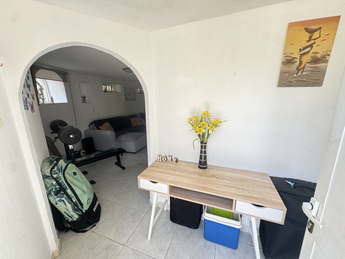 For sale - 4 Bedroom 2 Bathroom Villa in Villamartin - , Villamartin, Alicante, Spain - Alicante