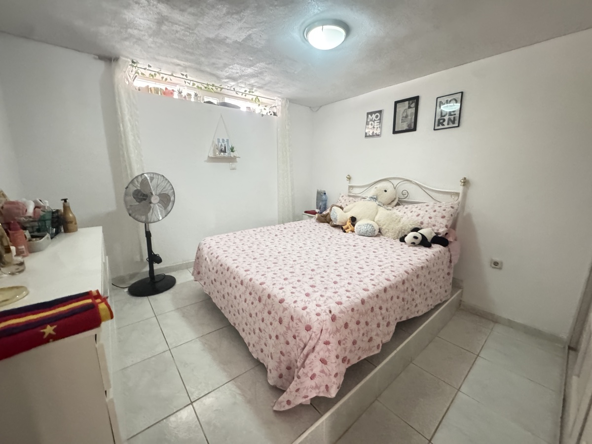 For sale - 4 Bedroom 2 Bathroom Villa in Villamartin - , Villamartin, Alicante, Spain - Alicante