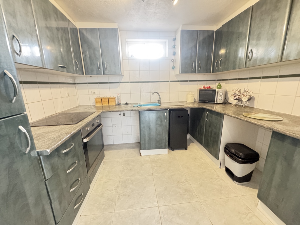 For sale - 4 Bedroom 2 Bathroom Villa in Villamartin - , Villamartin, Alicante, Spain - Alicante