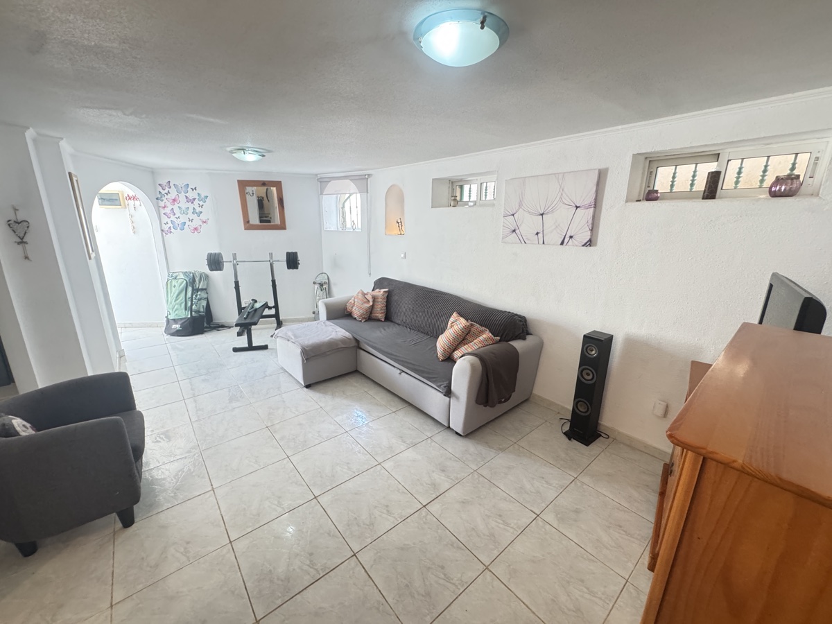 For sale - 4 Bedroom 2 Bathroom Villa in Villamartin - , Villamartin, Alicante, Spain - Alicante