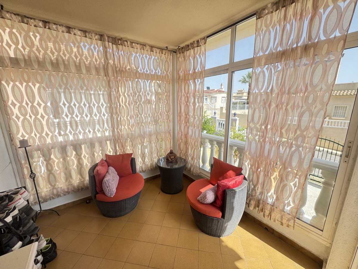 For sale - 4 Bedroom 2 Bathroom Villa in Villamartin - , Villamartin, Alicante, Spain - Alicante