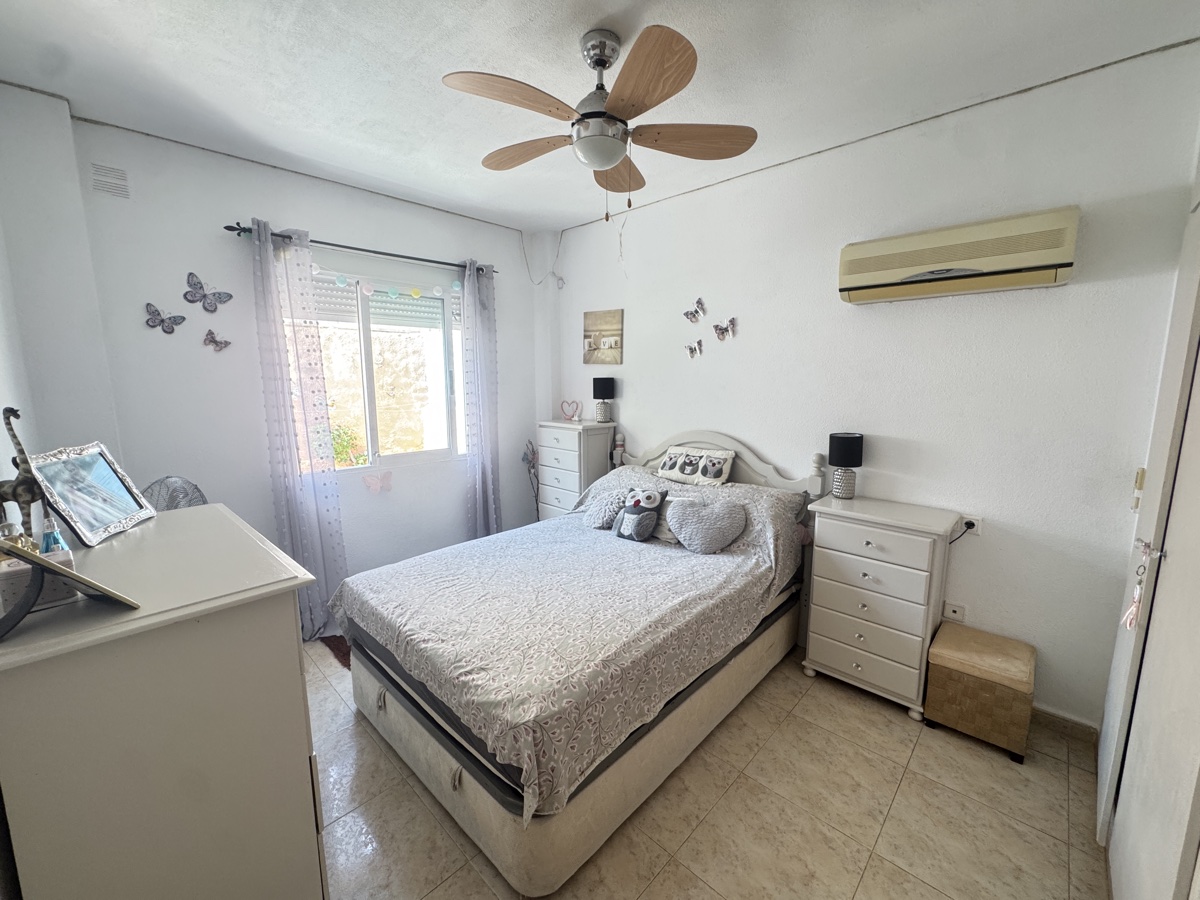 For sale - 4 Bedroom 2 Bathroom Villa in Villamartin - , Villamartin, Alicante, Spain - Alicante