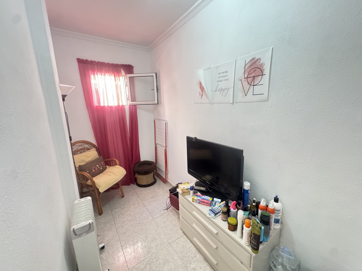 For sale - 4 Bedroom 2 Bathroom Villa in Villamartin - , Villamartin, Alicante, Spain - Alicante