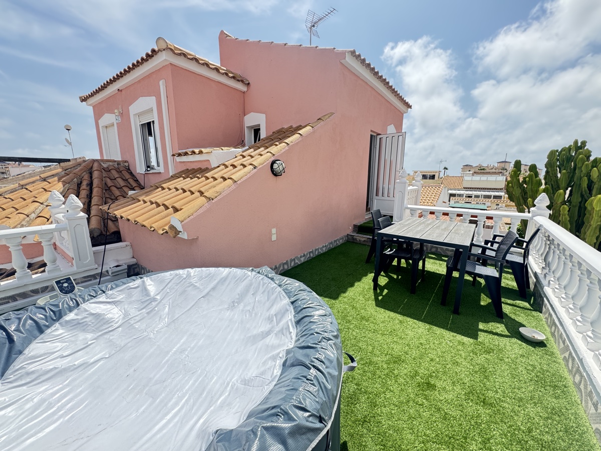 For sale - 5 Bedroom 2 Bathroom Villa in La Florida - , La Florida, Alicante, Spain - Alicante