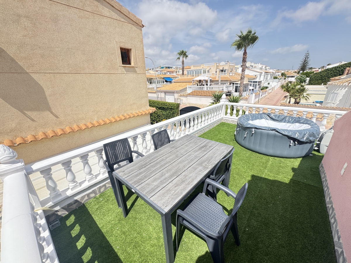 For sale - 5 Bedroom 2 Bathroom Villa in La Florida - , La Florida, Alicante, Spain - Alicante