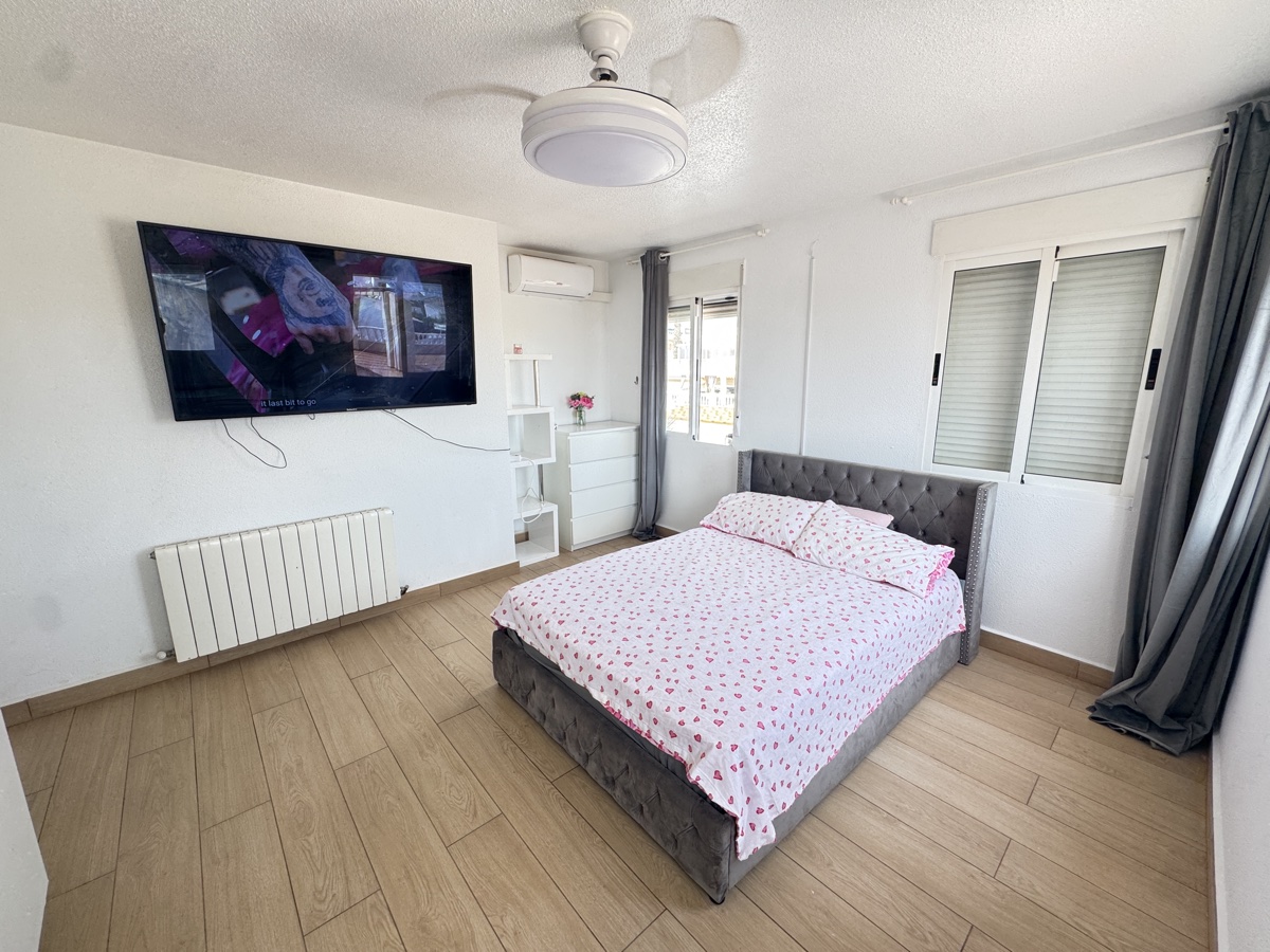 For sale - 5 Bedroom 2 Bathroom Villa in La Florida - , La Florida, Alicante, Spain - Alicante