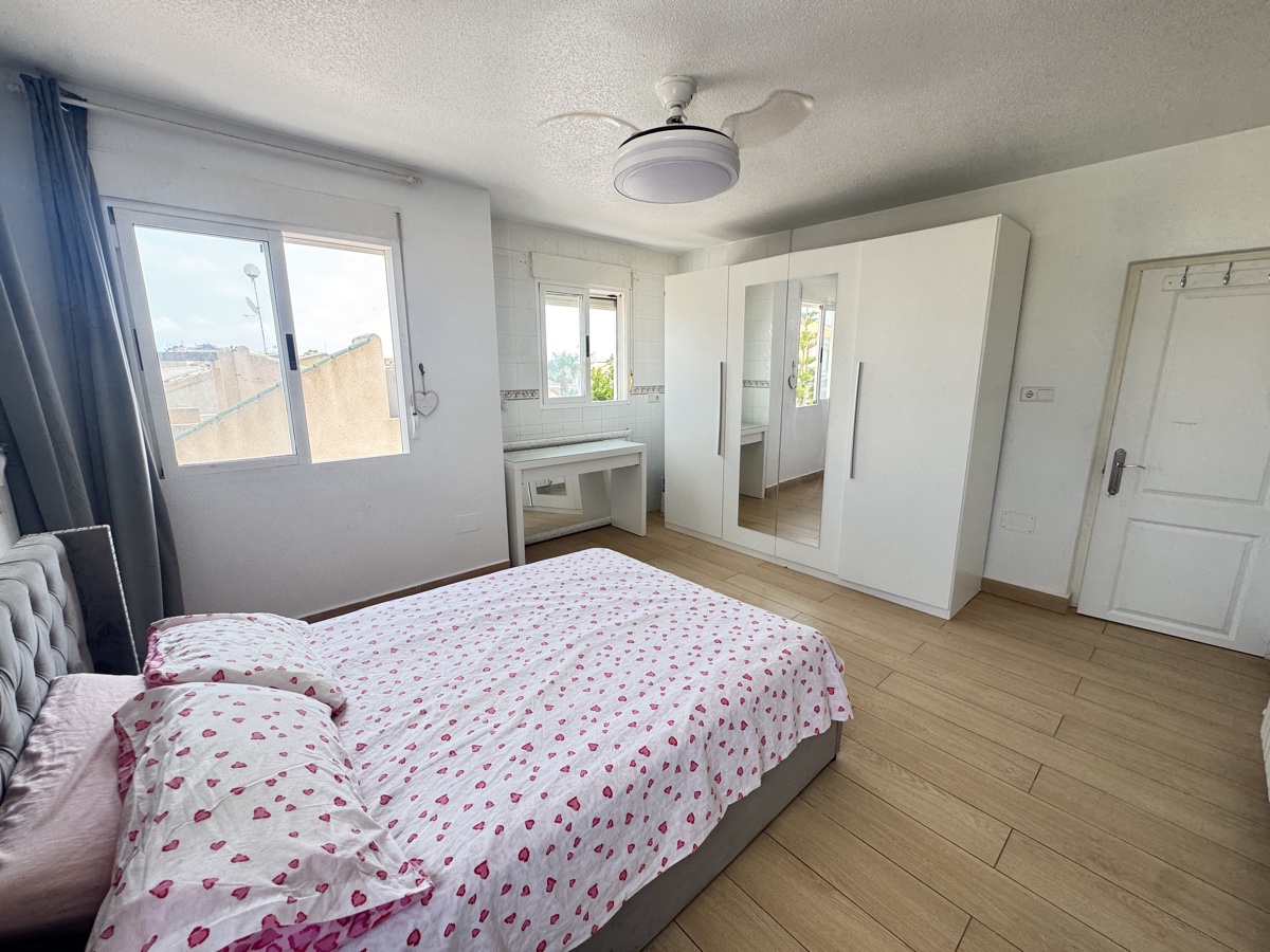 For sale - 5 Bedroom 2 Bathroom Villa in La Florida - , La Florida, Alicante, Spain - Alicante