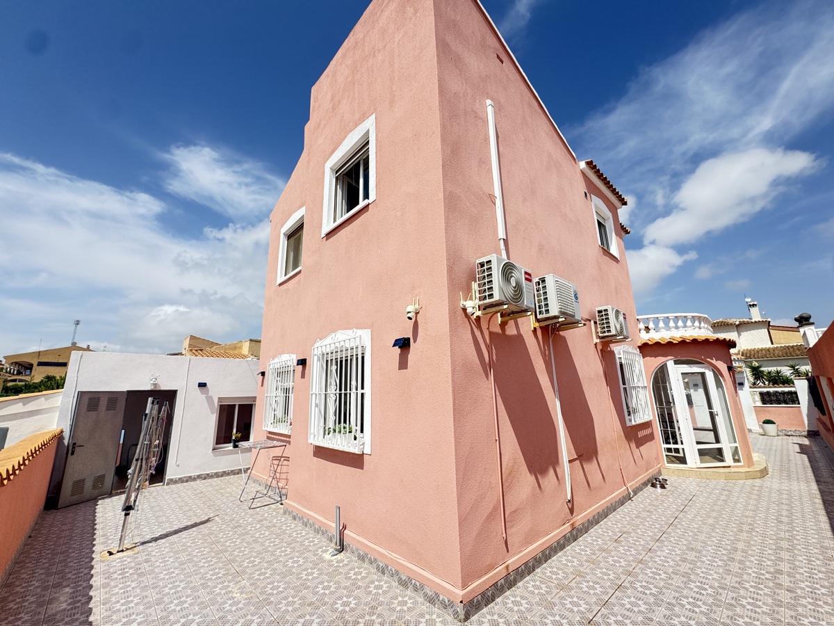 For sale - 5 Bedroom 2 Bathroom Villa in La Florida - , La Florida, Alicante, Spain - Alicante