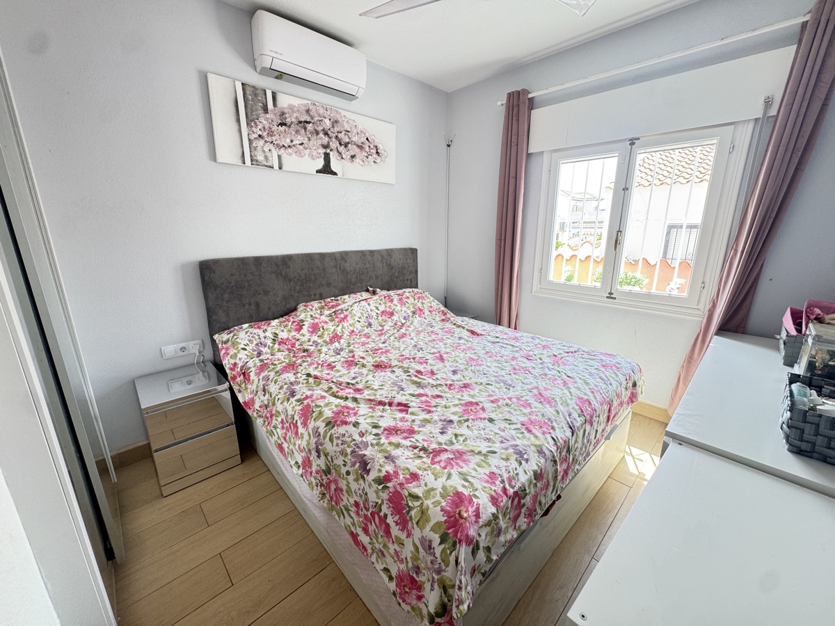 For sale - 5 Bedroom 2 Bathroom Villa in La Florida - , La Florida, Alicante, Spain - Alicante