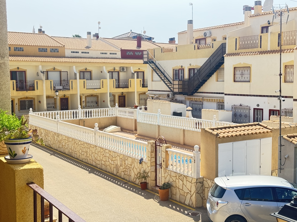 For sale - 3 Bedroom 3 Bathroom Townhouse in La Zenia - , La Zenia, Alicante, Spain - Alicante
