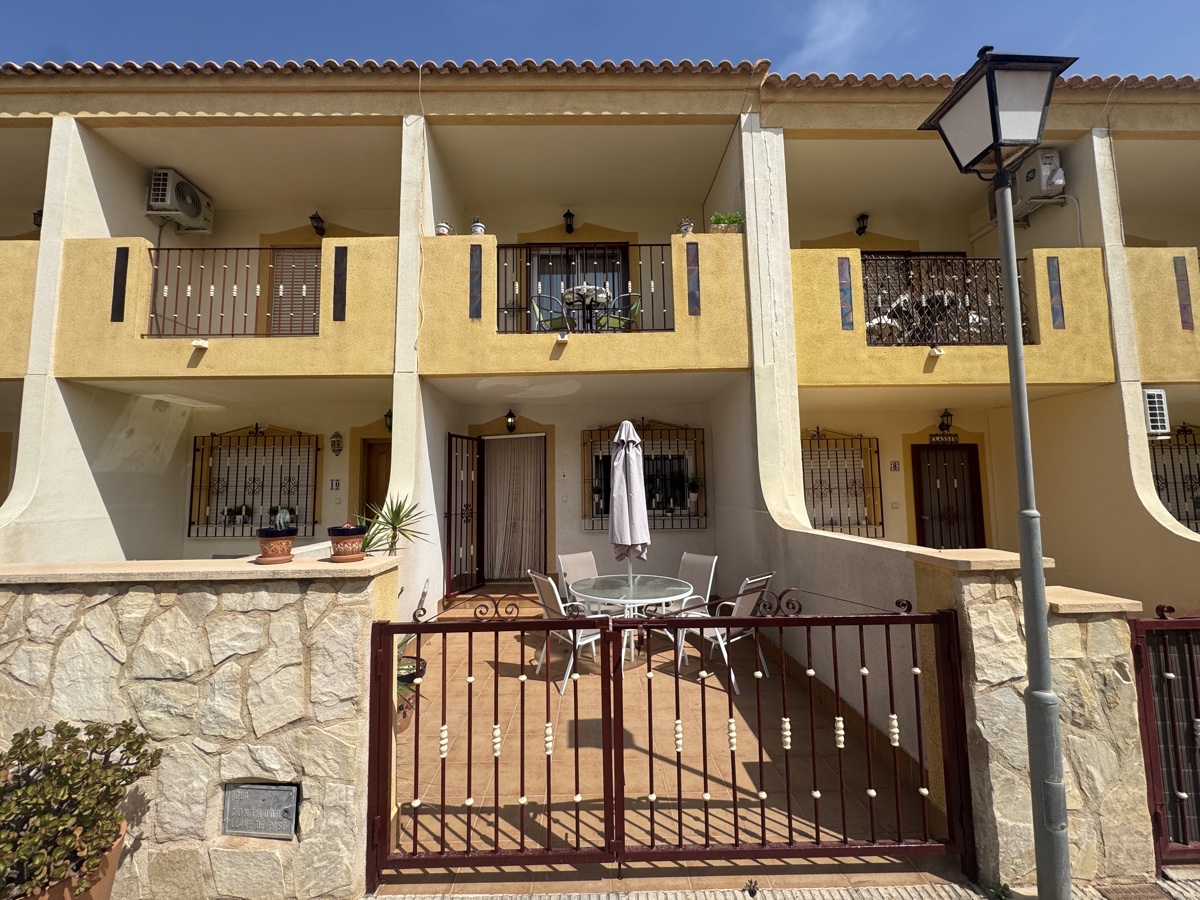 For sale - 3 Bedroom 3 Bathroom Townhouse in La Zenia - , La Zenia, Alicante, Spain - Alicante