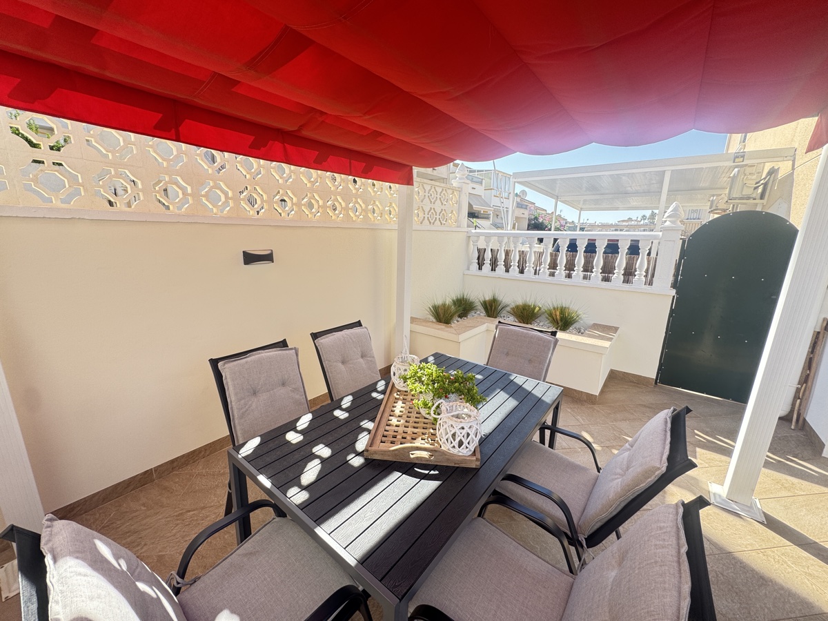 For sale - 4 Bedroom 3 Bathroom Villa in Villamartin - , Villamartin, Alicante, Spain - Alicante