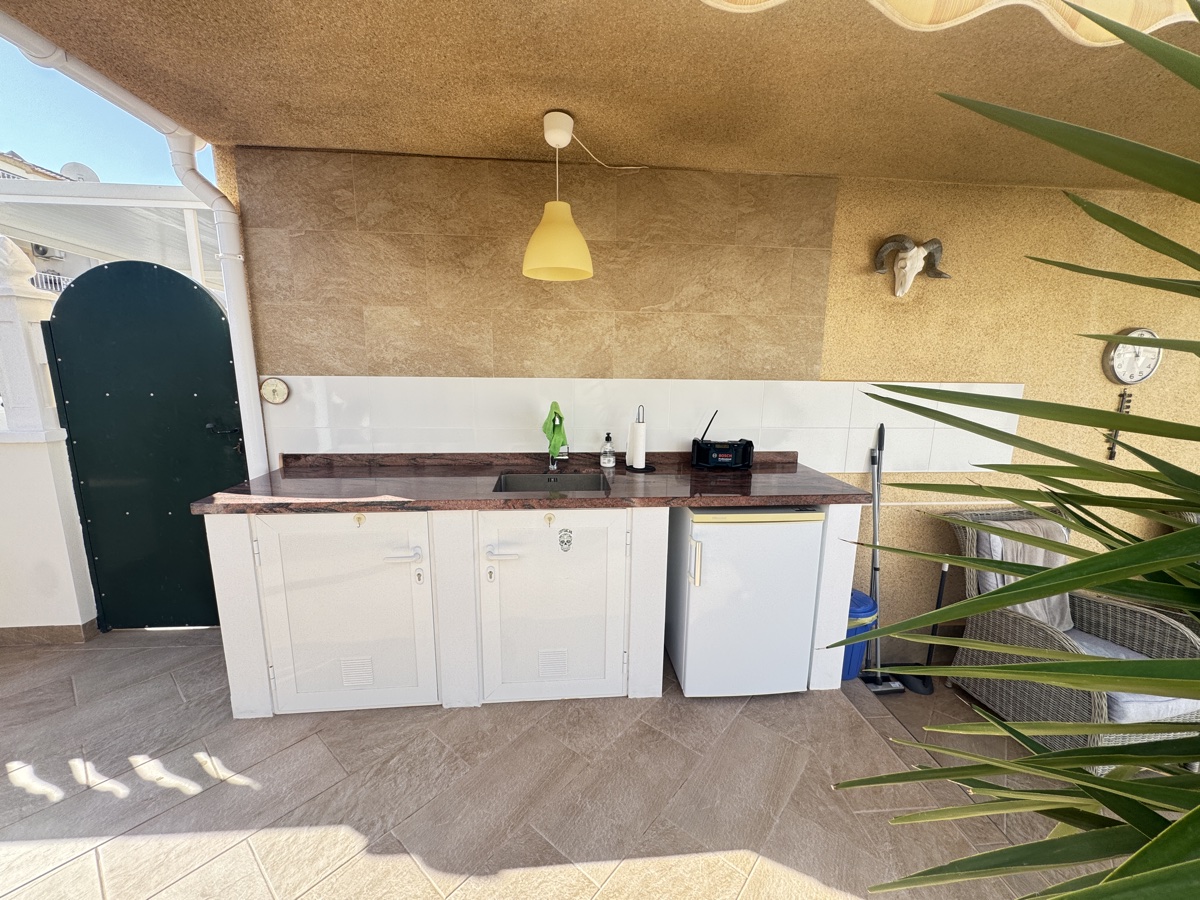 For sale - 4 Bedroom 3 Bathroom Villa in Villamartin - , Villamartin, Alicante, Spain - Alicante