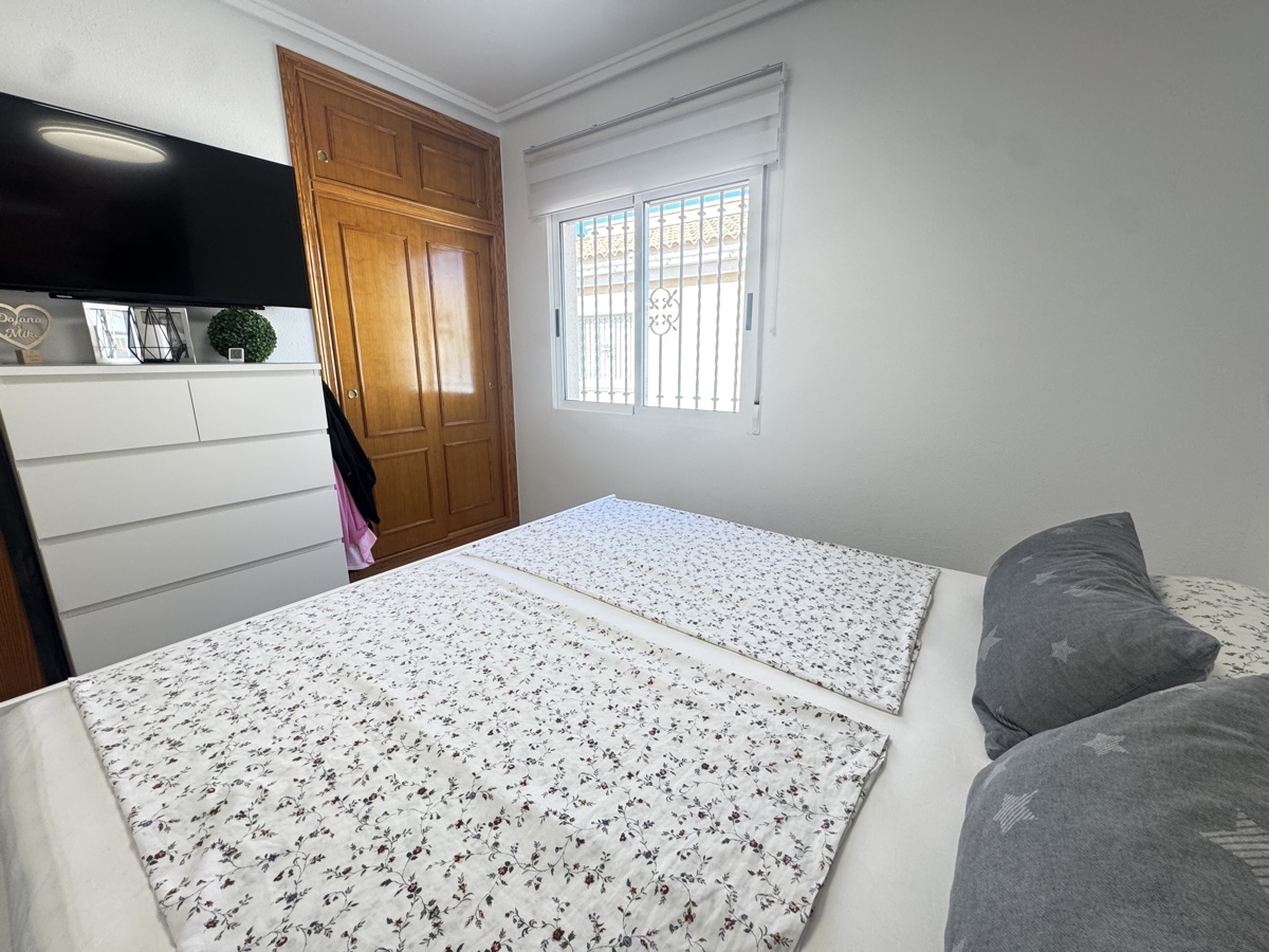 For sale - 4 Bedroom 3 Bathroom Villa in Villamartin - , Villamartin, Alicante, Spain - Alicante