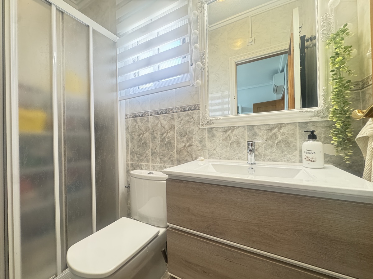 For sale - 4 Bedroom 3 Bathroom Villa in Villamartin - , Villamartin, Alicante, Spain - Alicante