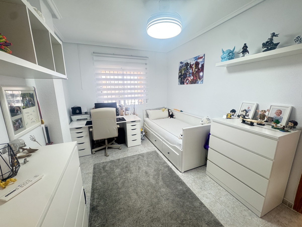 For sale - 4 Bedroom 3 Bathroom Villa in Villamartin - , Villamartin, Alicante, Spain - Alicante