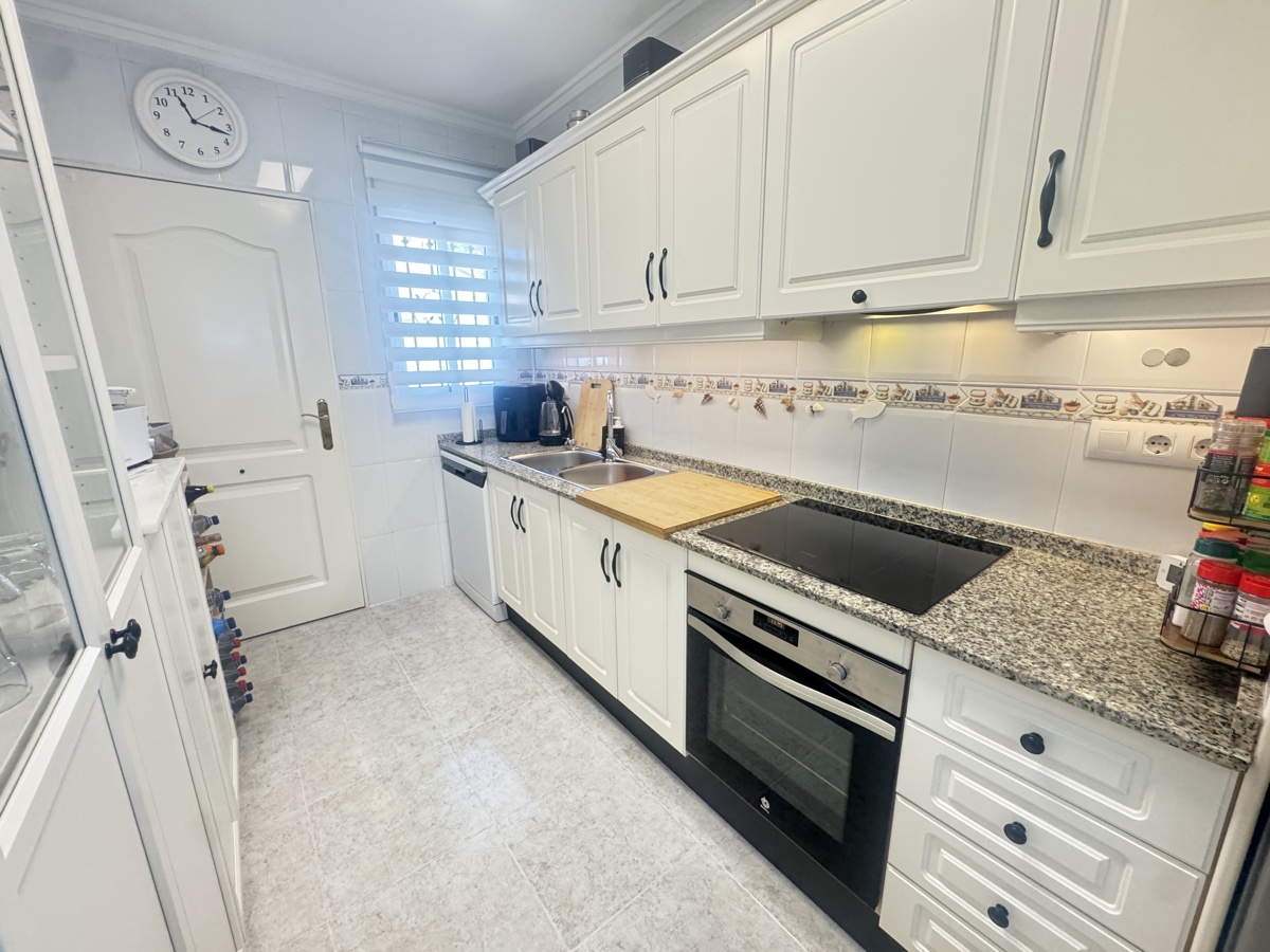 For sale - 4 Bedroom 3 Bathroom Villa in Villamartin - , Villamartin, Alicante, Spain - Alicante