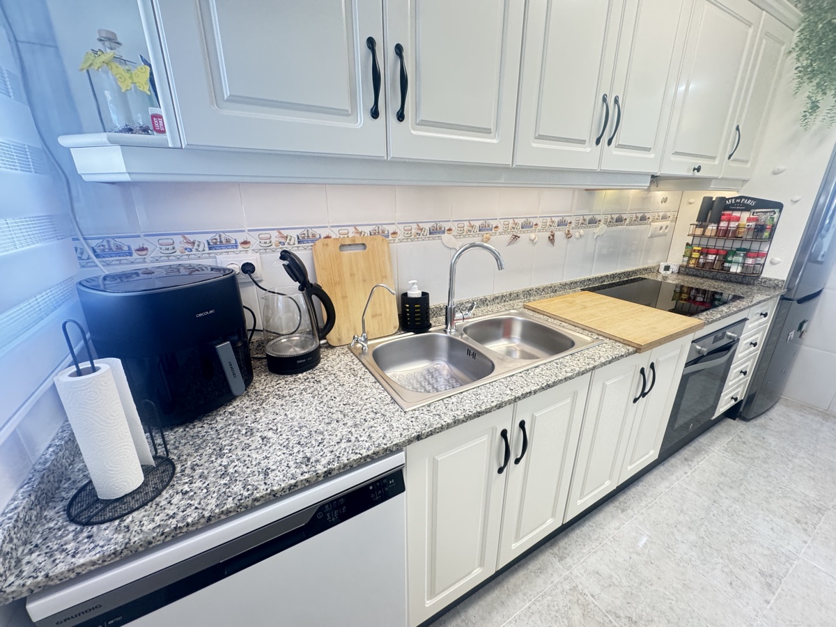 For sale - 4 Bedroom 3 Bathroom Villa in Villamartin - , Villamartin, Alicante, Spain - Alicante