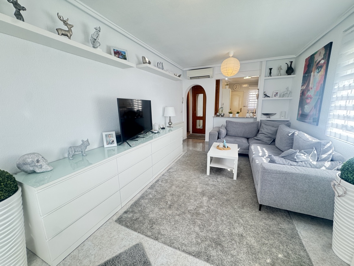 For sale - 4 Bedroom 3 Bathroom Villa in Villamartin - , Villamartin, Alicante, Spain - Alicante