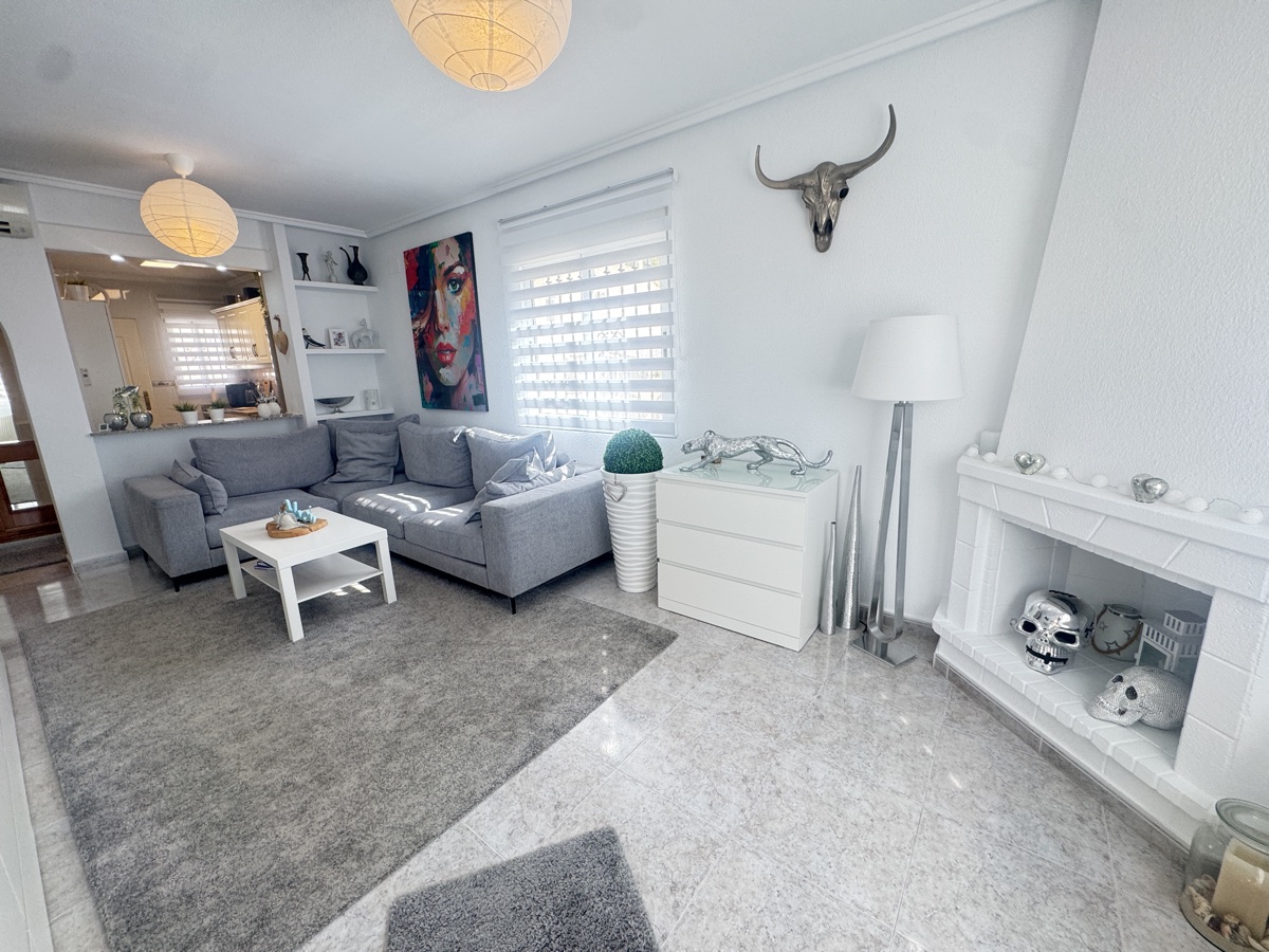 For sale - 4 Bedroom 3 Bathroom Villa in Villamartin - , Villamartin, Alicante, Spain - Alicante