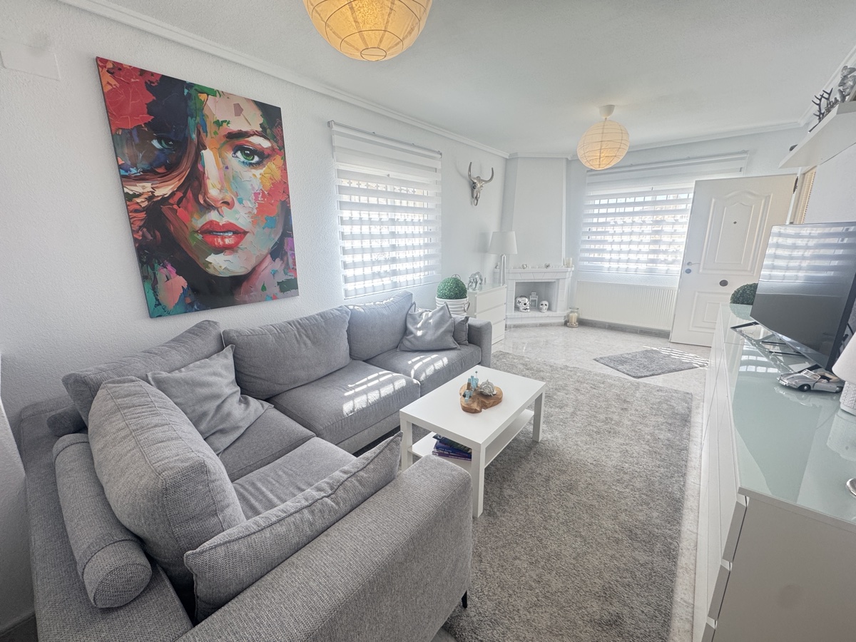 For sale - 4 Bedroom 3 Bathroom Villa in Villamartin - , Villamartin, Alicante, Spain - Alicante