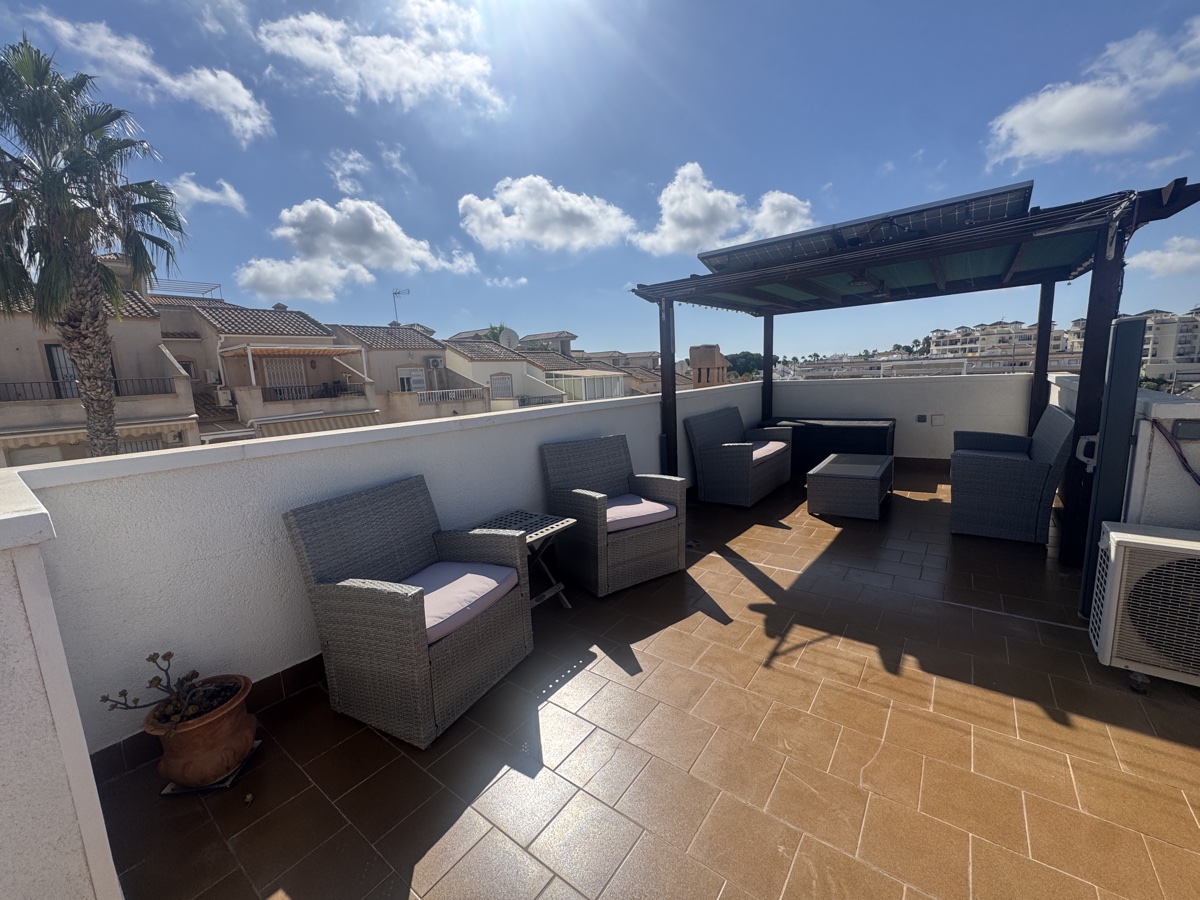 For sale - 4 Bedroom 3 Bathroom Villa in Villamartin - , Villamartin, Alicante, Spain - Alicante