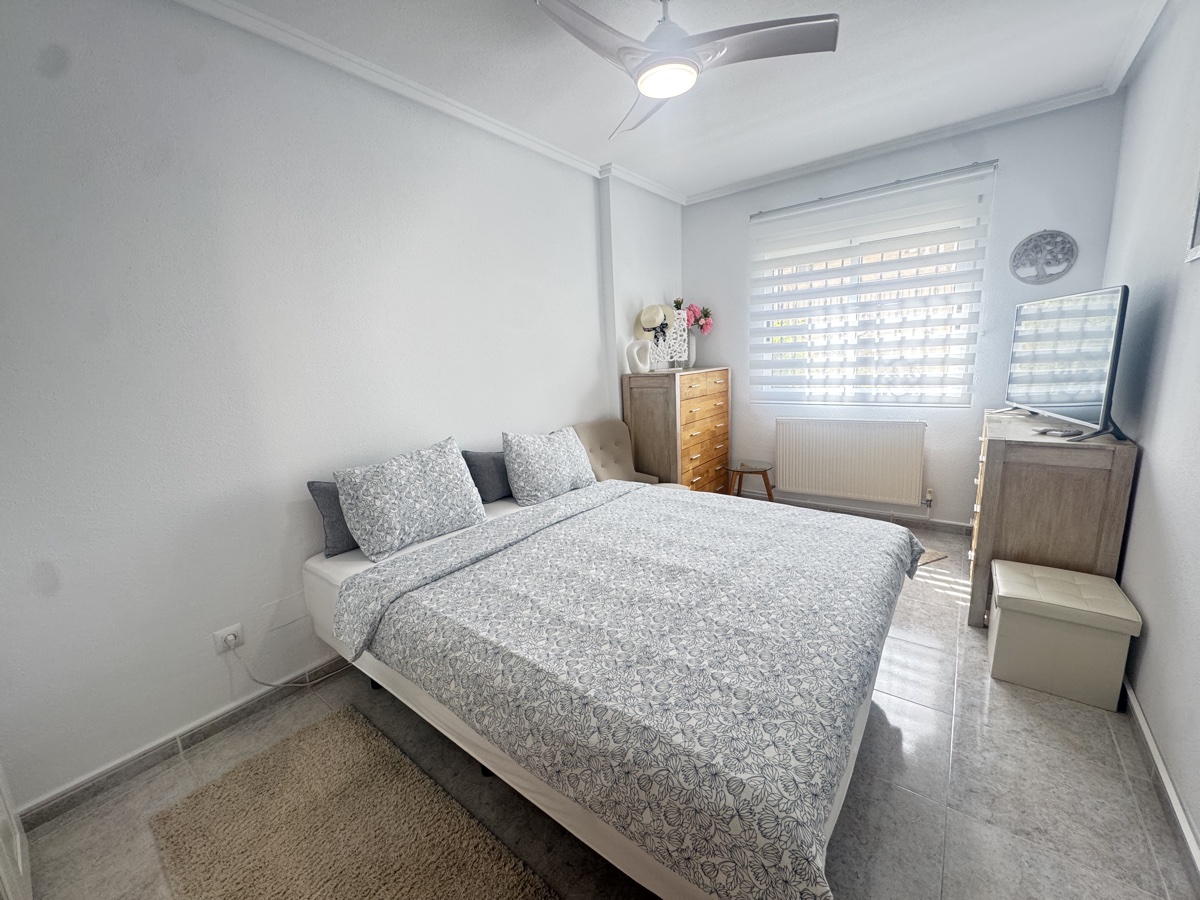 For sale - 4 Bedroom 3 Bathroom Villa in Villamartin - , Villamartin, Alicante, Spain - Alicante