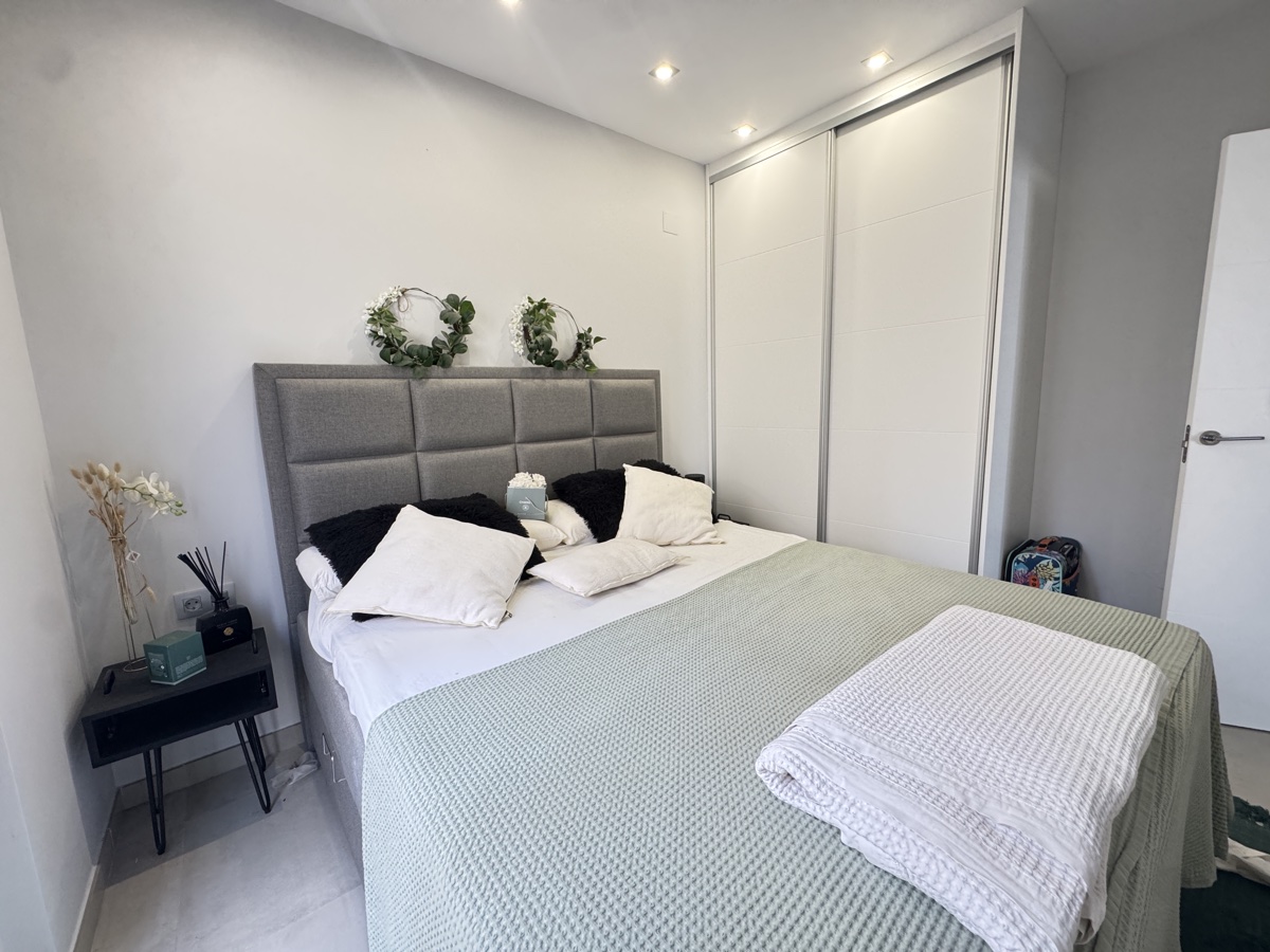 For sale - 3 Bedroom 2 Bathroom Villa in Villamartin - , Villamartin, Alicante, Spain - Alicante