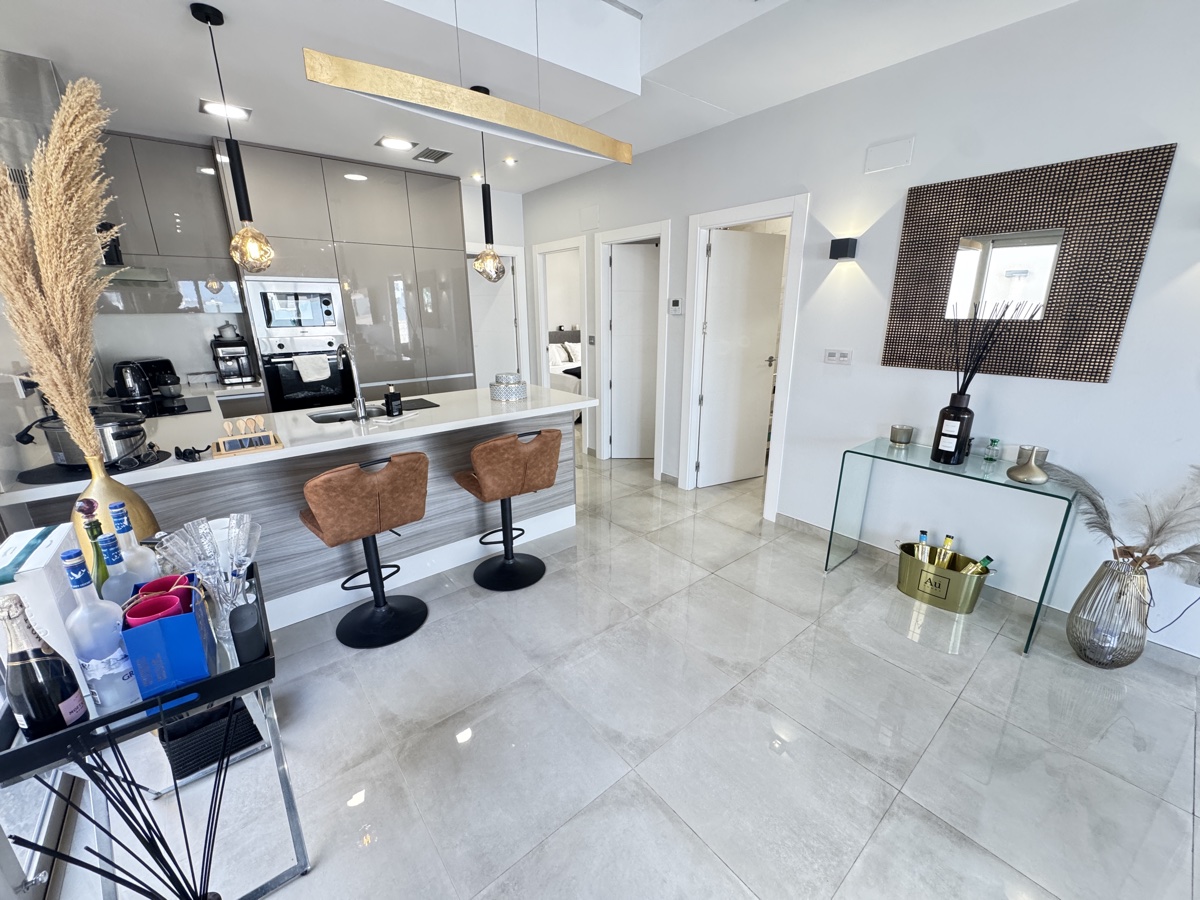 For sale - 3 Bedroom 2 Bathroom Villa in Villamartin - , Villamartin, Alicante, Spain - Alicante