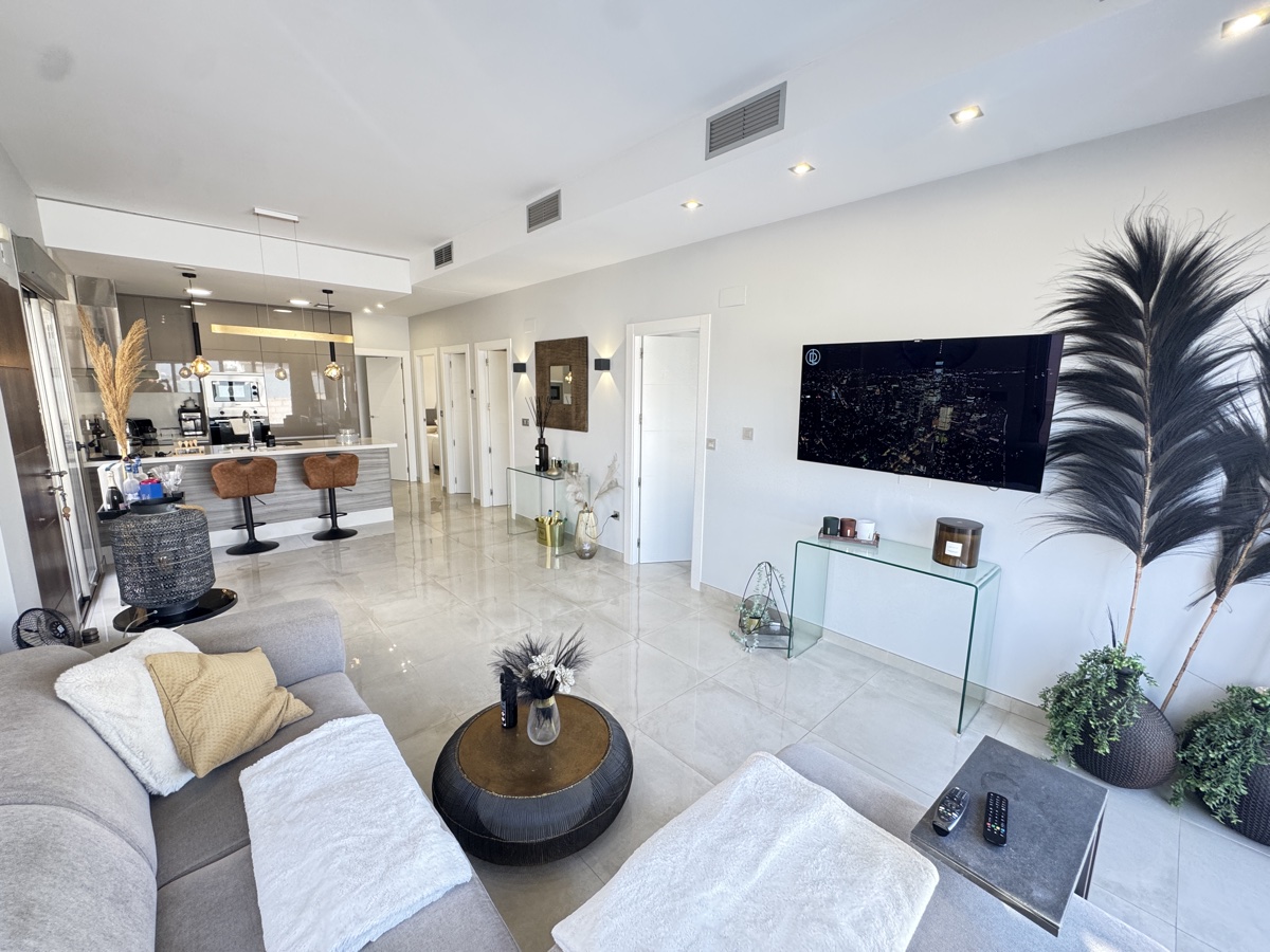 For sale - 3 Bedroom 2 Bathroom Villa in Villamartin - , Villamartin, Alicante, Spain - Alicante