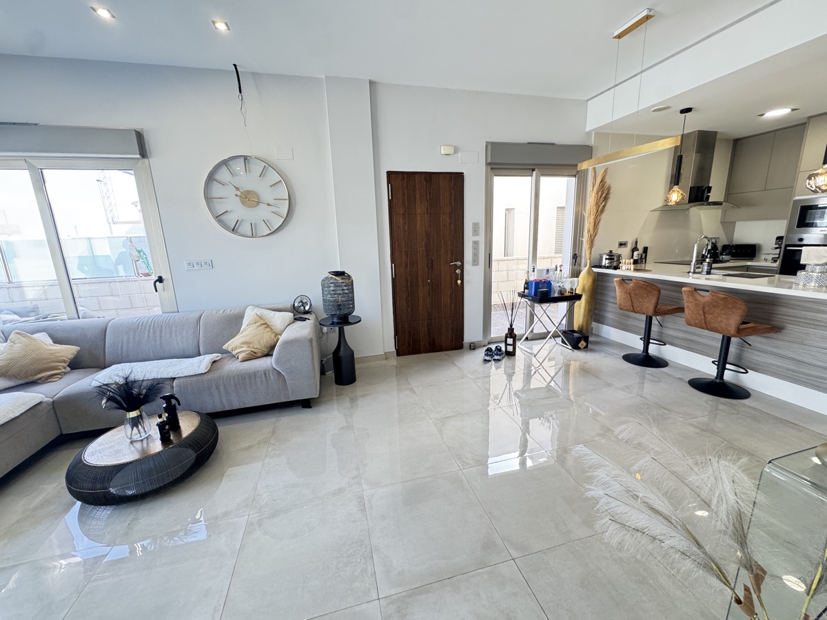 For sale - 3 Bedroom 2 Bathroom Villa in Villamartin - , Villamartin, Alicante, Spain - Alicante