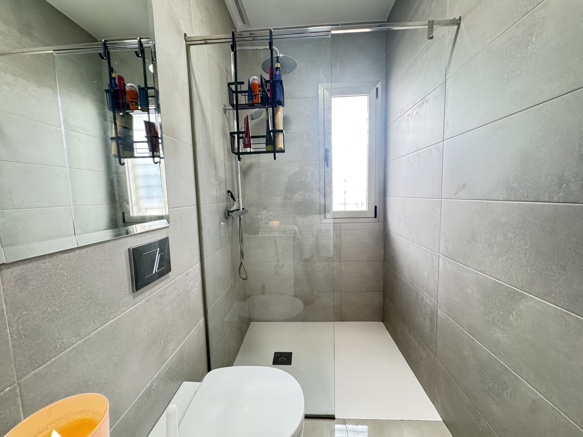 For sale - 3 Bedroom 2 Bathroom Villa in Villamartin - , Villamartin, Alicante, Spain - Alicante