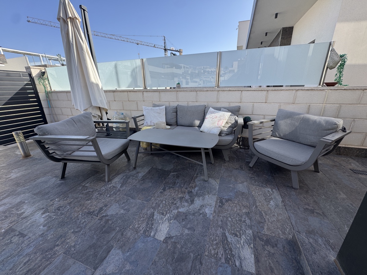 For sale - 3 Bedroom 2 Bathroom Villa in Villamartin - , Villamartin, Alicante, Spain - Alicante