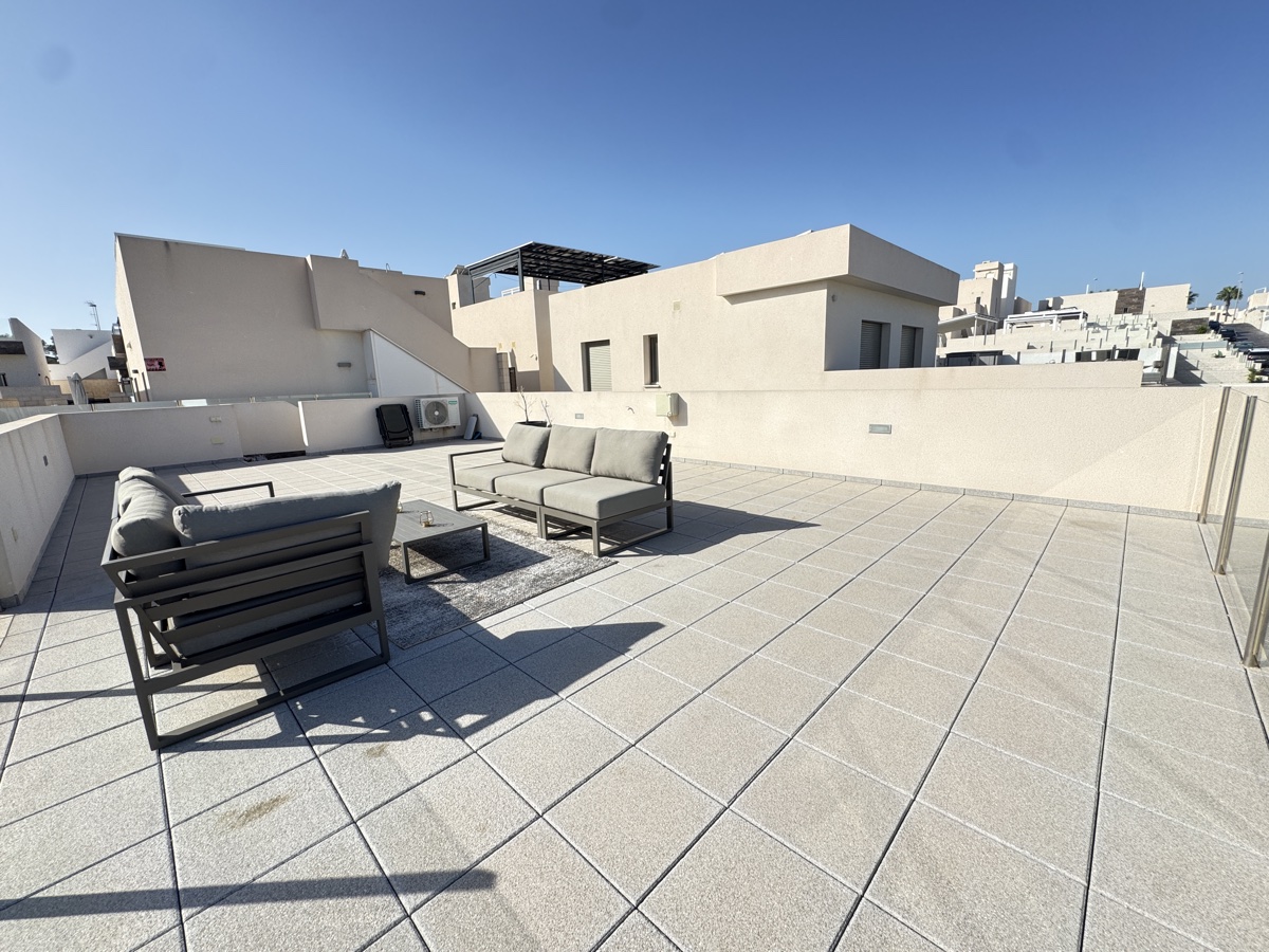 For sale - 3 Bedroom 2 Bathroom Villa in Villamartin - , Villamartin, Alicante, Spain - Alicante