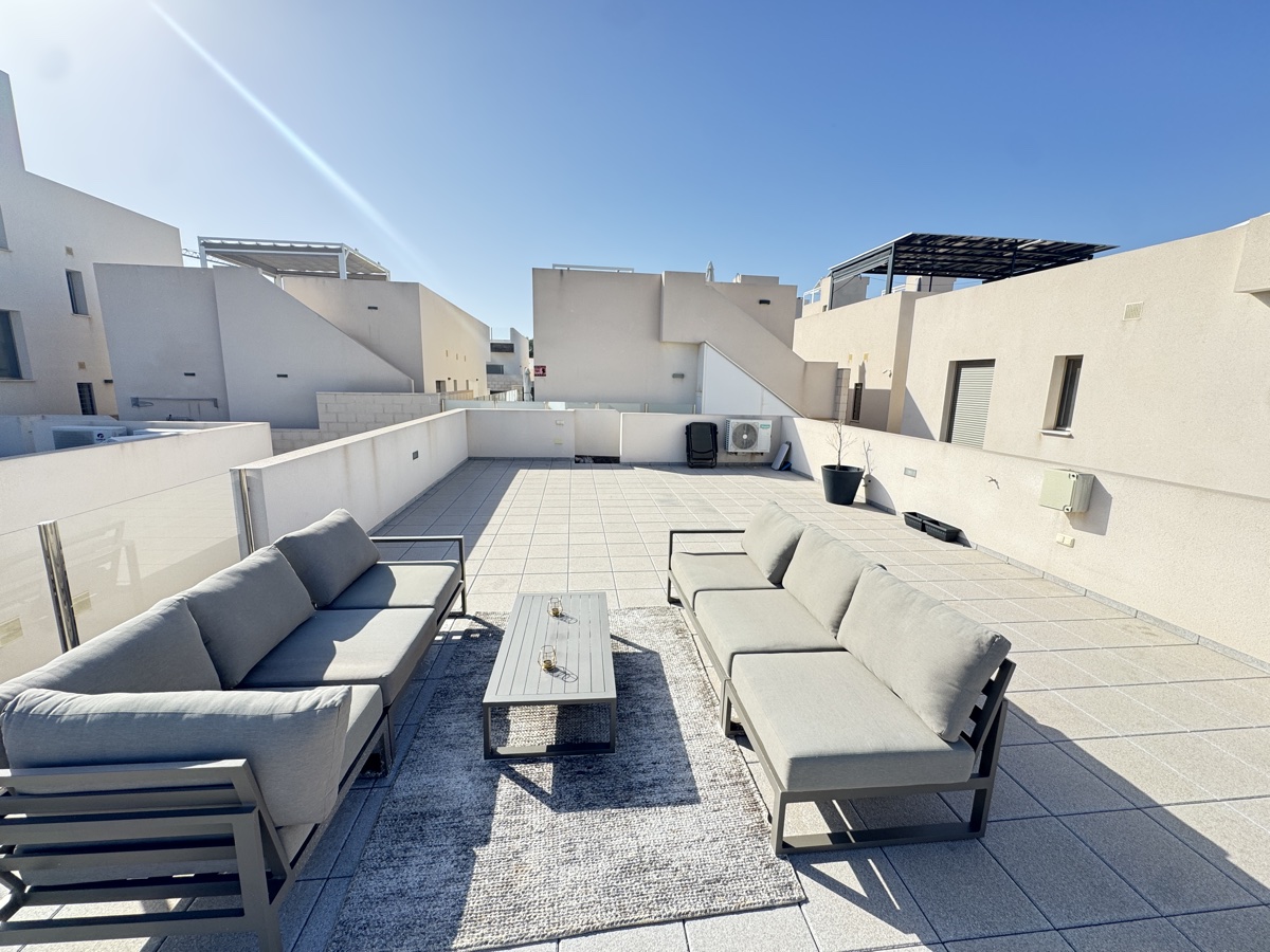 For sale - 3 Bedroom 2 Bathroom Villa in Villamartin - , Villamartin, Alicante, Spain - Alicante