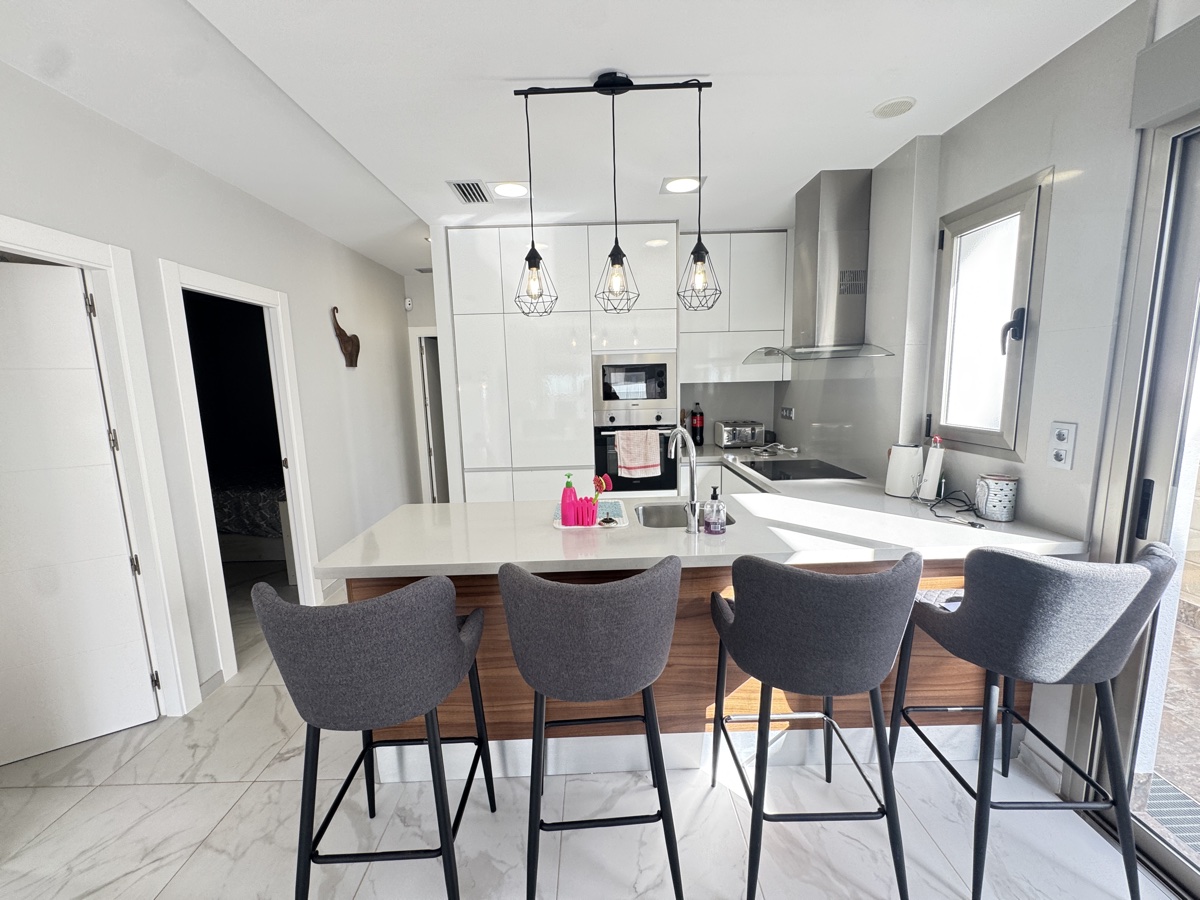 For sale - 5 Bedroom 4 Bathroom Villa in Villamartin - , Villamartin, Alicante, Spain - Alicante