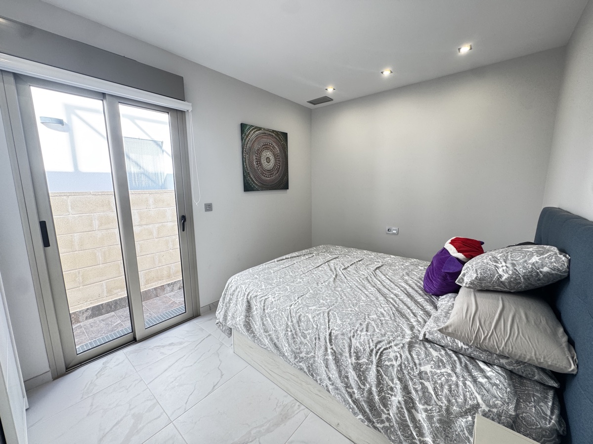 For sale - 5 Bedroom 4 Bathroom Villa in Villamartin - , Villamartin, Alicante, Spain - Alicante